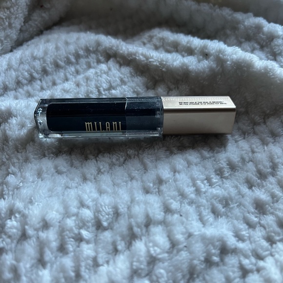 Lipstick - Picture 1 of 4